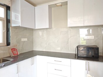 3 BHK Flat for Rent in Vasant Vihar, Delhi