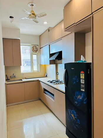 Suncity Avenue 76