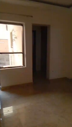 Room in 3 BHK Builder Floor at Ashoka Enclave 3, Sector 35 – for Rent