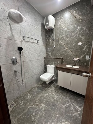 Bathroom in 1 BHK Builder Floor at Sector 15 – for Rent