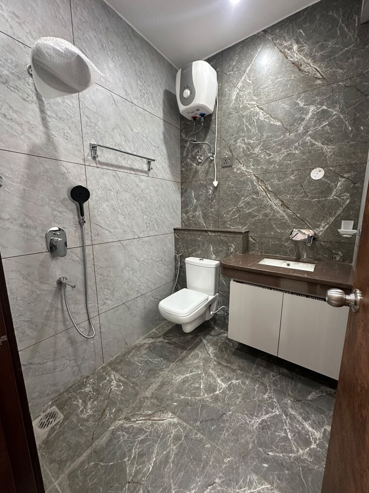 Bathroom, sector 15 1 Bedroom 645 Sq.Ft. Builder Floor In Sector 15 Gurgaon 10718597