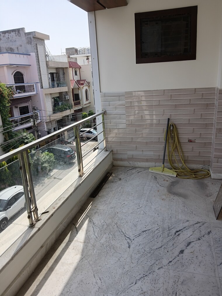 Balcony, vasundhara sector 5 4 Bedroom 1600 Sq.Ft. Builder Floor In Vasundhara Sector 5 Ghaziabad 10718629