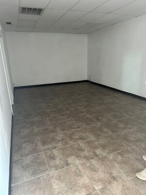  Shop For Rent in Bandra West