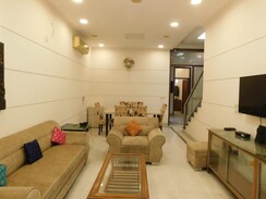 3 BHK Builder Floor For Rent in Defence Colony