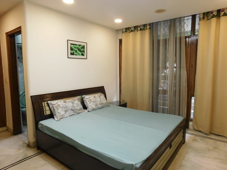 Bedroom, defence colony 3 Bedroom 1953 Sq.Ft. Builder Floor In Defence Colony Delhi 10718590