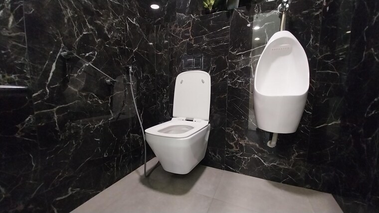 Bathroom, parinee-i Commercial Office Space 600 Sq.Ft. In Andheri West Mumbai 10718609