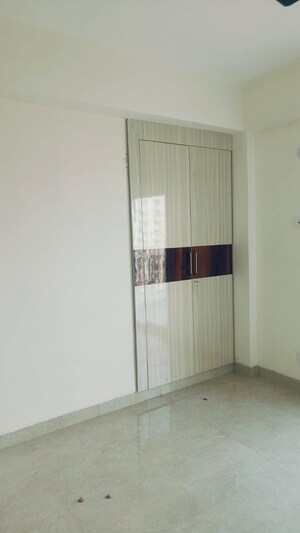 Room in 2.5 BHK Apartment at Eldeco Accolade, Sohna Sector 2 – for Rent