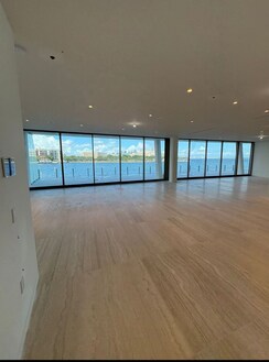 Retail Shop For Rent in Bandra West