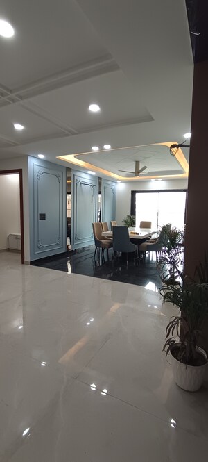 Room in 5 BHK Builder Floor at TDI The Retreat, Sector 89 – for Sale