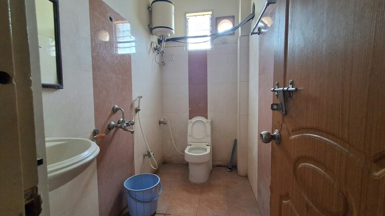 Bathroom, srinivasa nagar colony 3 Bedroom 1872 Sq.Ft. Apartment In Srinivasa Nagar Colony Hyderabad 10718568