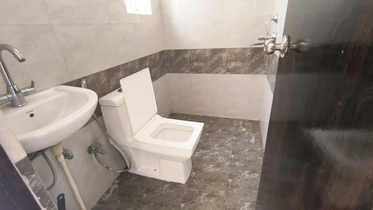 Bathroom, gls-avenue-51 3 Bedroom 833 Sq.Ft. Apartment In Sector 92 Gurgaon 10718643