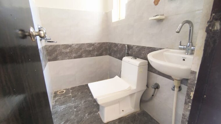 Bathroom, gls-avenue-51 3 Bedroom 833 Sq.Ft. Apartment In Sector 92 Gurgaon 10718643