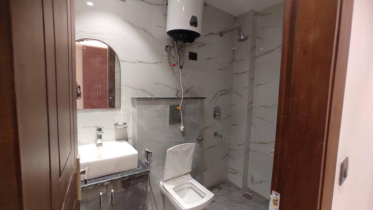 Bathroom, freedom fighters enclave 2 Bedroom 1000 Sq.Ft. Apartment In Freedom Fighters Enclave Delhi 10718678