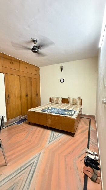 3.5 BHK Flat for Rent in Sarita Vihar, Delhi