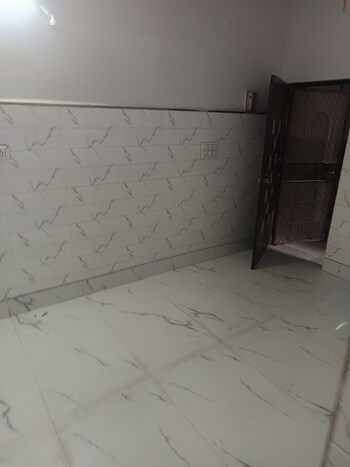 1.5 BHK Builder Floor for Rent in Rohini Sector 11, Delhi