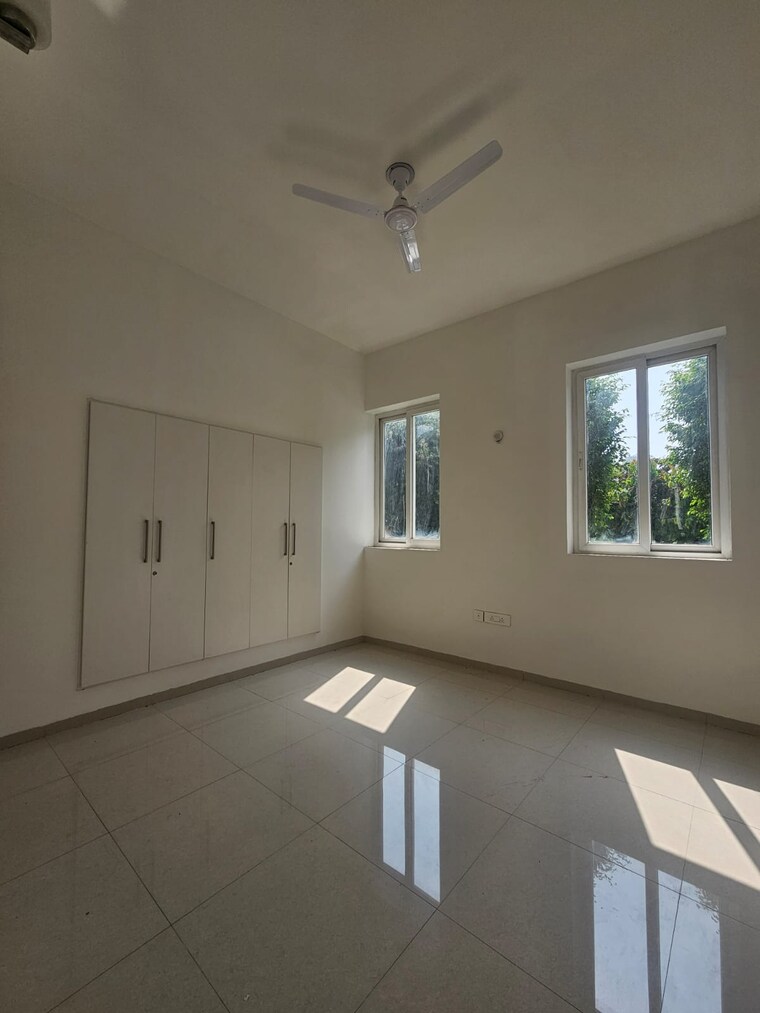 Room, emaar-mgf-emerald-hills 4 Bedroom 400 Sq.Ft. Builder Floor In Sector 65 Gurgaon 10720430