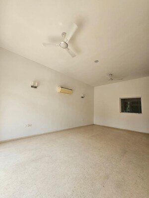 Room in 4 BHK Builder Floor at Emaar MGF Emerald Hills, Sector 65 – for Rent