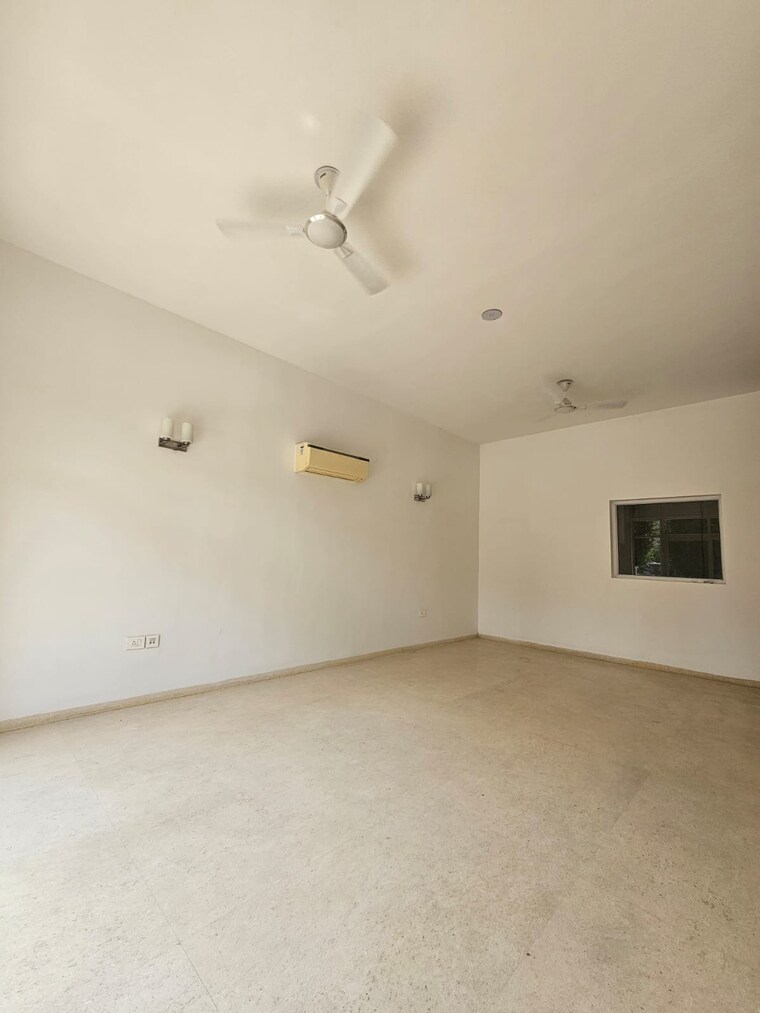 Room, emaar-mgf-emerald-hills 4 Bedroom 400 Sq.Ft. Builder Floor In Sector 65 Gurgaon 10720430