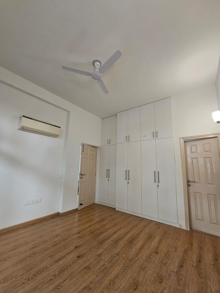 Room, emaar-mgf-emerald-hills 4 Bedroom 400 Sq.Ft. Builder Floor In Sector 65 Gurgaon 10720430