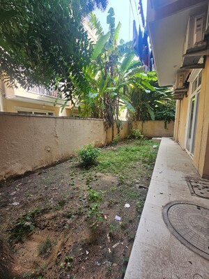 Balcony in 4 BHK Builder Floor at Emaar MGF Emerald Hills, Sector 65 – for Rent
