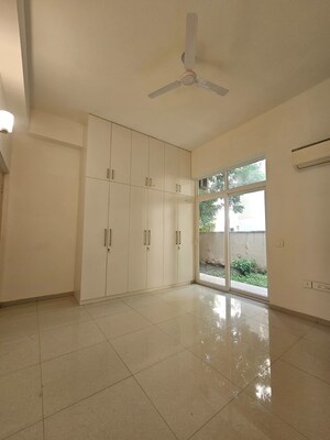 Room in 4 BHK Builder Floor at Emaar MGF Emerald Hills, Sector 65 – for Rent