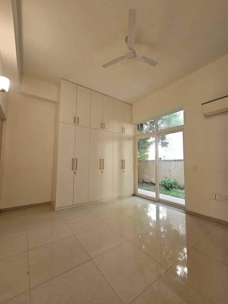 Room, emaar-mgf-emerald-hills 4 Bedroom 400 Sq.Ft. Builder Floor In Sector 65 Gurgaon 10720430