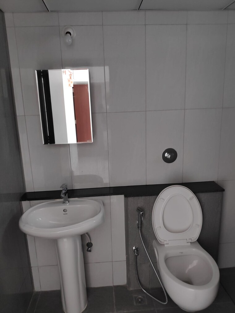Bathroom, purva-palm-beach 3 Bedroom 1700 Sq.Ft. Apartment In Hennur Road Bangalore 10720439