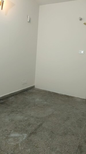 Room in 2 BHK Builder Floor at Manimajra – for Rent