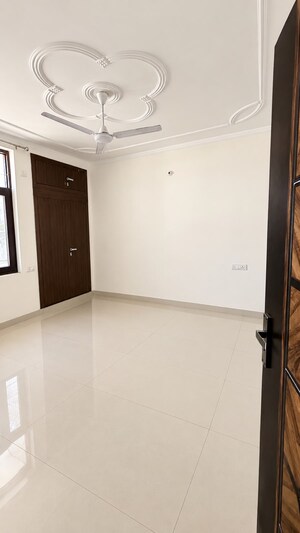 Room in 2 BHK Builder Floor at Chattarpur – for Rent