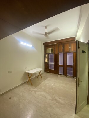 Room in 3 BHK Builder Floor at Panchsheel Park – for Rent