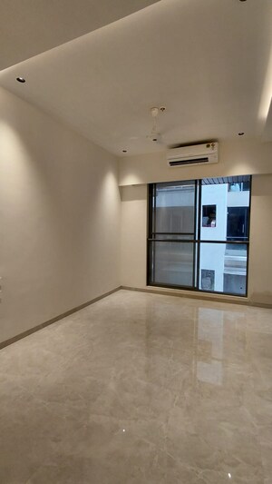 Room in 4 BHK Apartment at Nagpal Flushel, Bandra West – for Rent