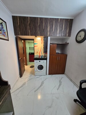 Furnished Amenities in 1 RK Apartment at Nagari Niwara CHS, Goregaon East – for Rent