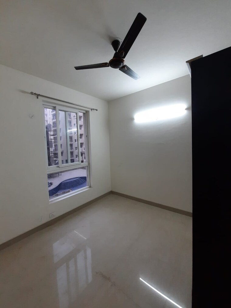 Room, emaar-emrald-floors-select 3 Bedroom 1395 Sq.Ft. Apartment In Sector 65 Gurgaon 10720605