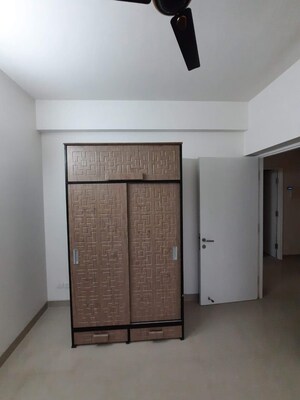 Room in 3 BHK Apartment at Emaar Emrald Floors Select, Sector 65 – for Rent