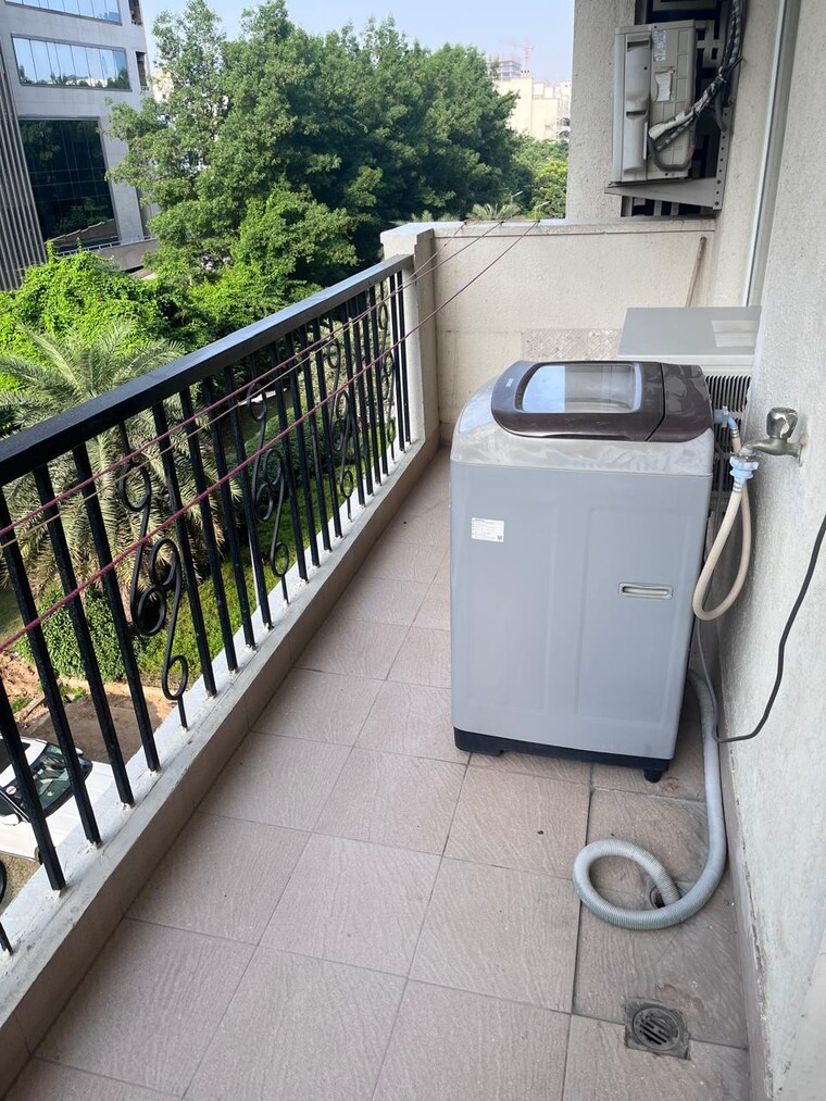 Balcony, emaar-emrald-floors-select 3 Bedroom 1395 Sq.Ft. Apartment In Sector 65 Gurgaon 10720605