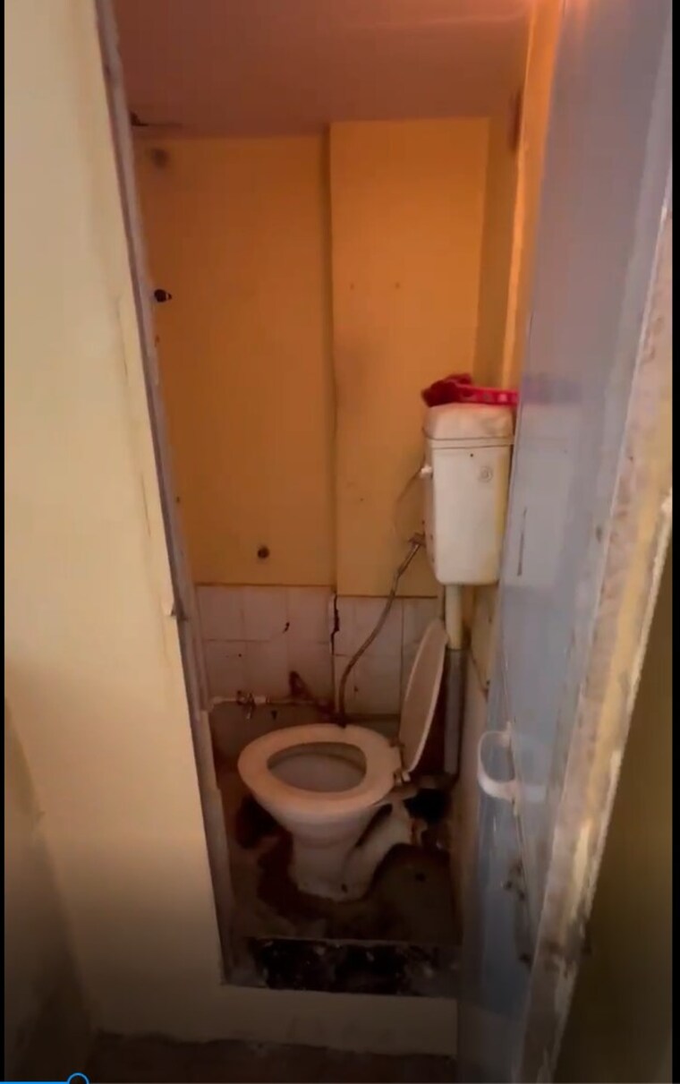 Bathroom, osho-anand Commercial Office Space 150 Sq.Ft. In Naupada Thane 10720632