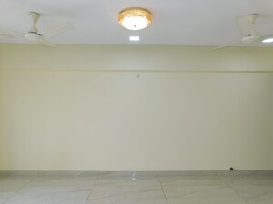 Room in 1 BHK Apartment at JP Eminence, Andheri West – for Rent
