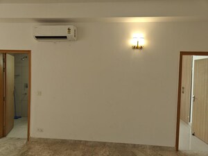Room in 4 BHK Apartment at SS Linden, Sector 84 – for Rent