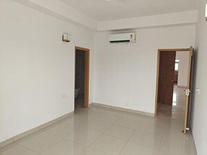 Room in 4 BHK Apartment at SS Linden, Sector 84 – for Rent