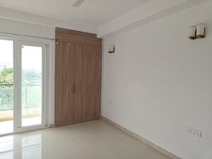 Room in 4 BHK Apartment at SS Linden, Sector 84 – for Rent