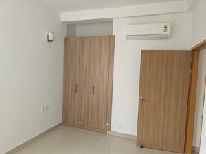 Room in 4 BHK Apartment at SS Linden, Sector 84 – for Rent
