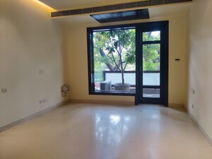 Room in 3 BHK Builder Floor at Defence Colony – for Rent