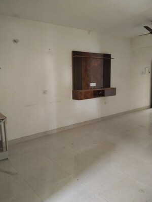 Room in 2 BHK Apartment at Signature Global The Roselia, Sector 95a – for Rent