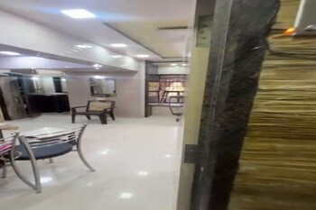 1.5 BHK Flat for Rent in Mahalaxmi, Mumbai
