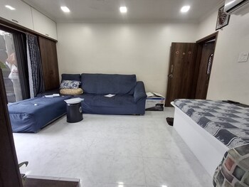 2 BHK Flat for Sale in Sadashiv Peth, Pune