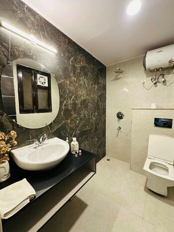 1 BHK Flat for Rent in South Delhi, Delhi