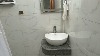 3 BHK Builder Floor for Rent in Defence Colony, Delhi