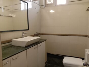 3 BHK Builder Floor for Rent in Nehru Enclave, Delhi