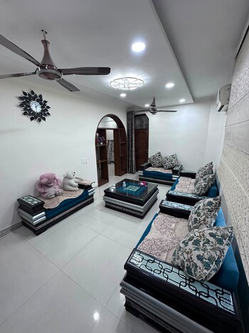 2 BHK Builder Floor for Rent in Nehru Enclave, Delhi