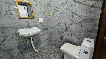 1 BHK Builder Floor for Rent in Saket, Delhi